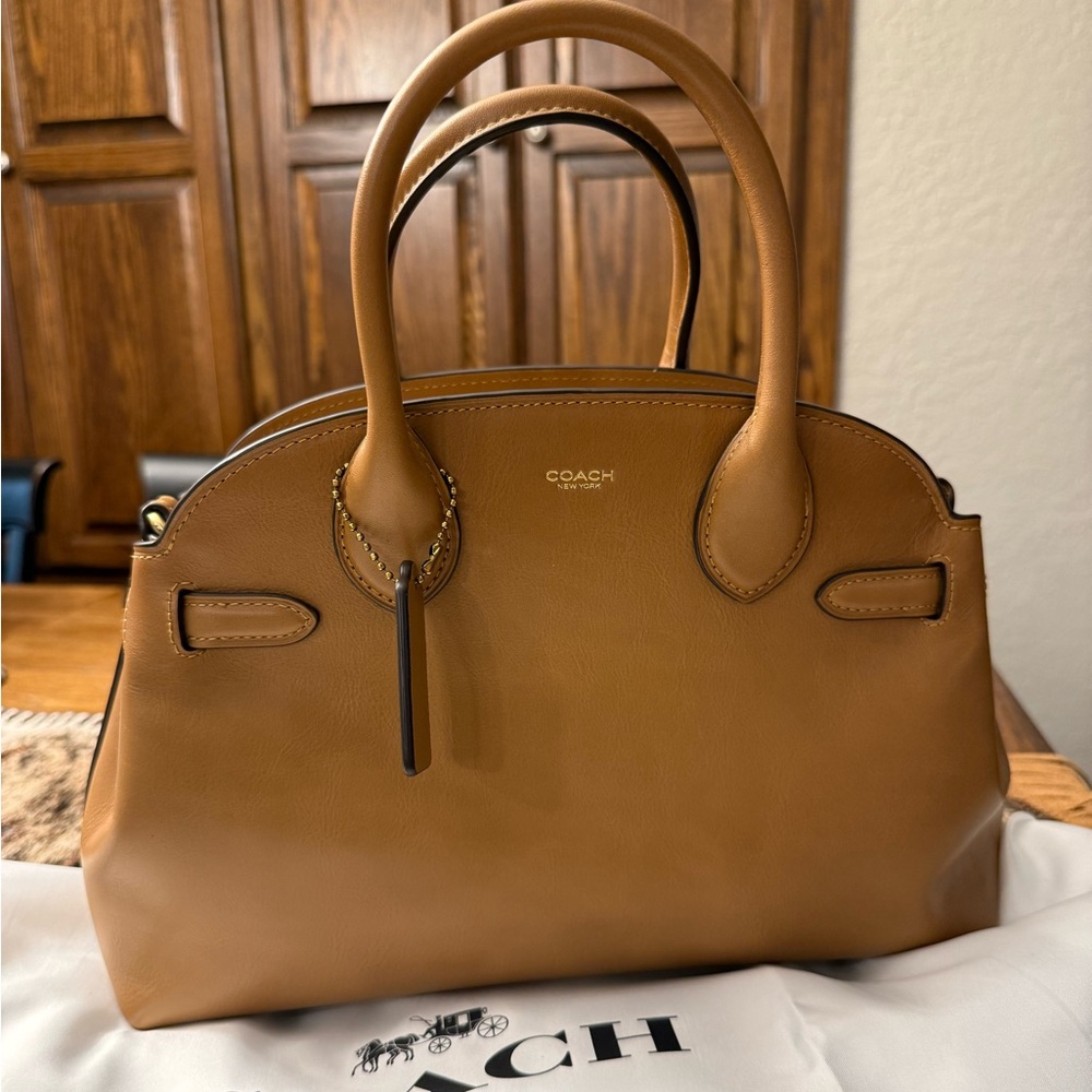 Coach Empire 28